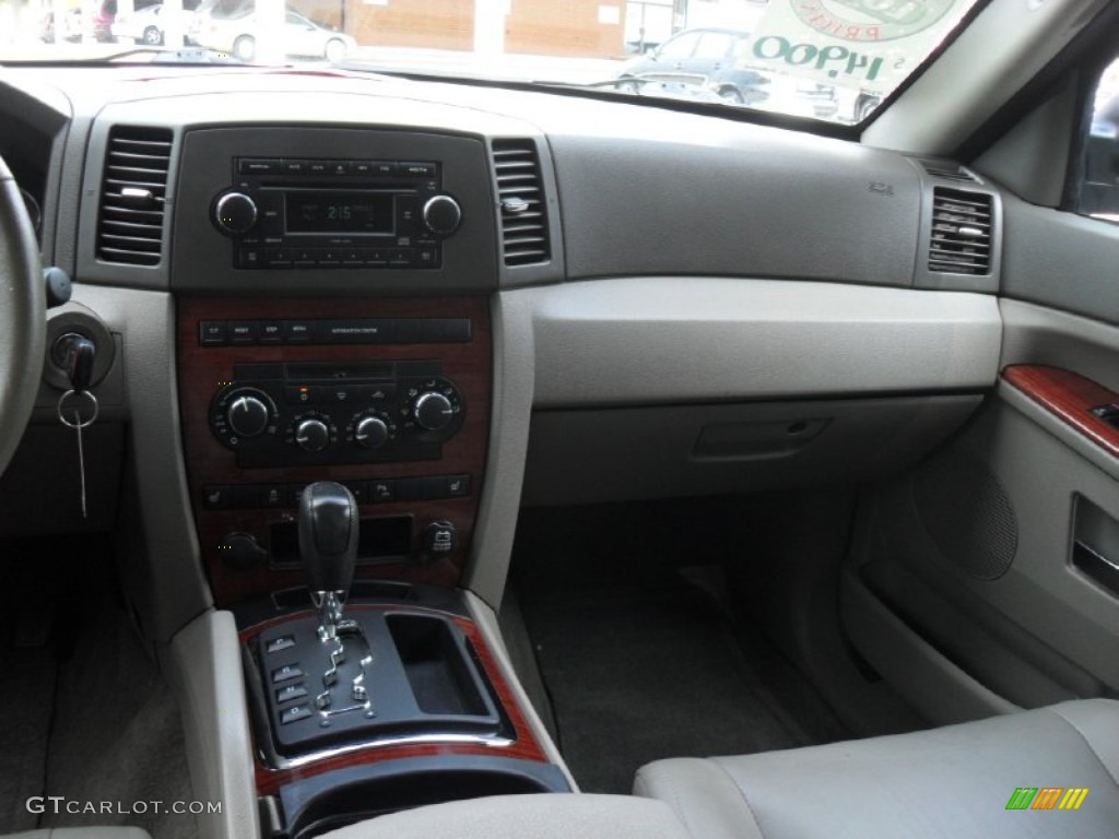 2006 Grand Cherokee Limited - Light Khaki Metallic / Dark Khaki/Light Graystone photo #17