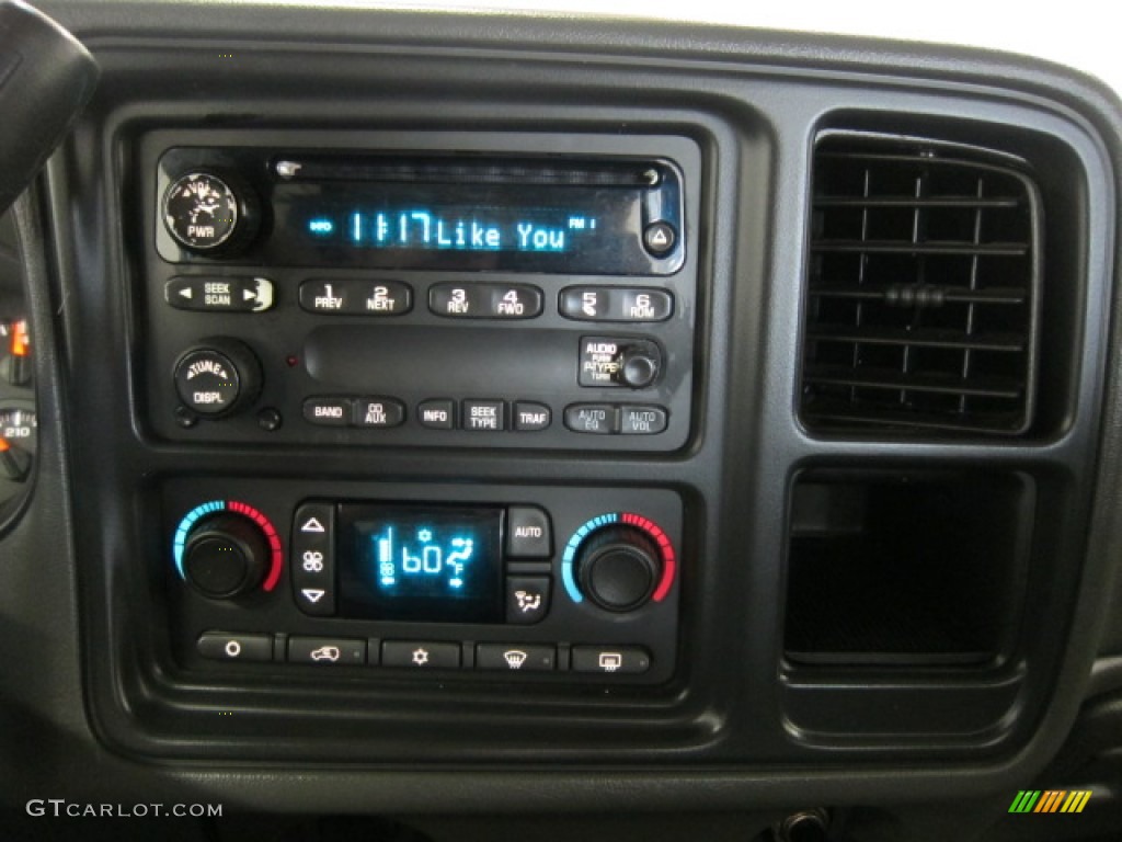 2004 Chevrolet Silverado 2500HD LS Crew Cab 4x4 Audio System Photo #53283954