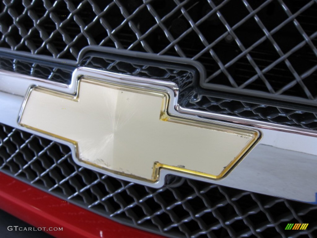 2004 Chevrolet Silverado 2500HD LS Crew Cab 4x4 Marks and Logos Photos