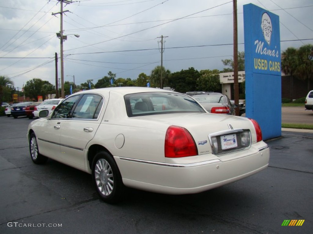 2004 Town Car Ultimate - Ceramic White Tri-Coat / Shale/Dove photo #6