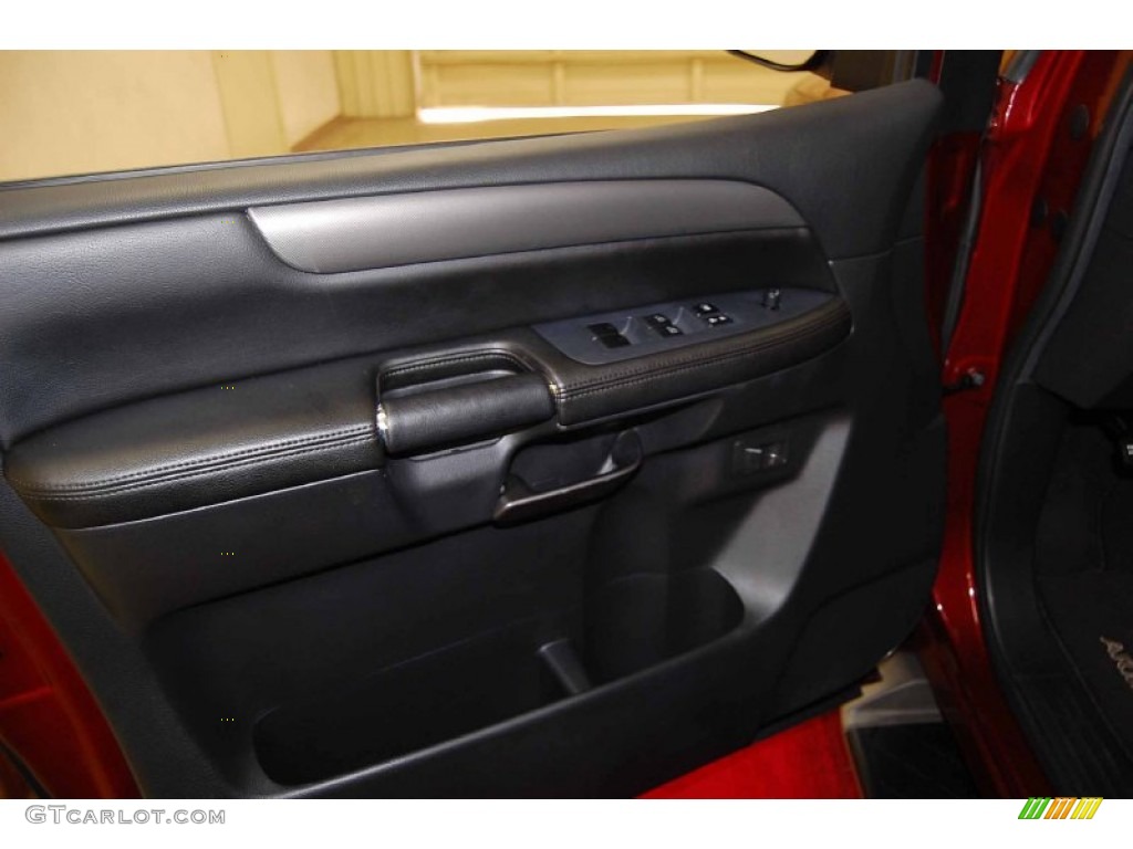 2010 Armada SE - Tuscan Sun Red Pearl / Charcoal photo #9