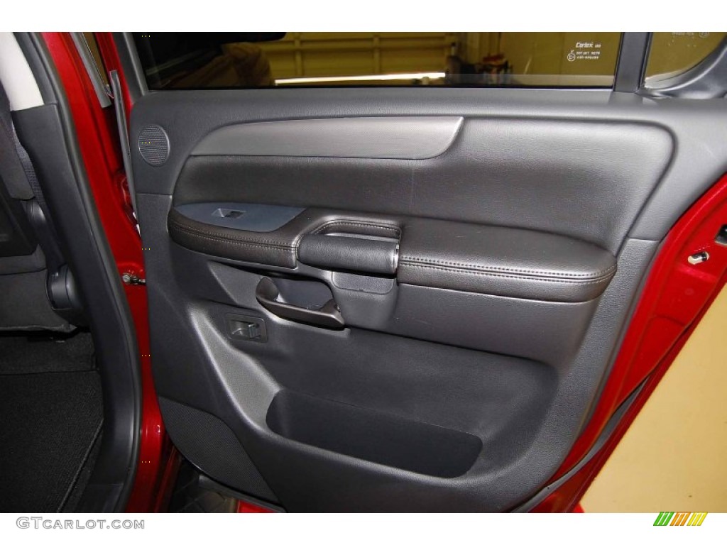 2010 Armada SE - Tuscan Sun Red Pearl / Charcoal photo #17