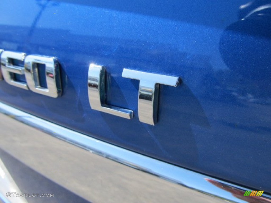 2010 Aveo LT Sedan - Bright Blue / Charcoal photo #9