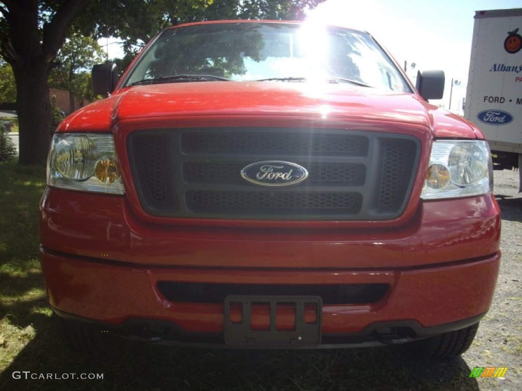 2006 F150 STX SuperCab 4x4 - Bright Red / Medium Flint photo #4