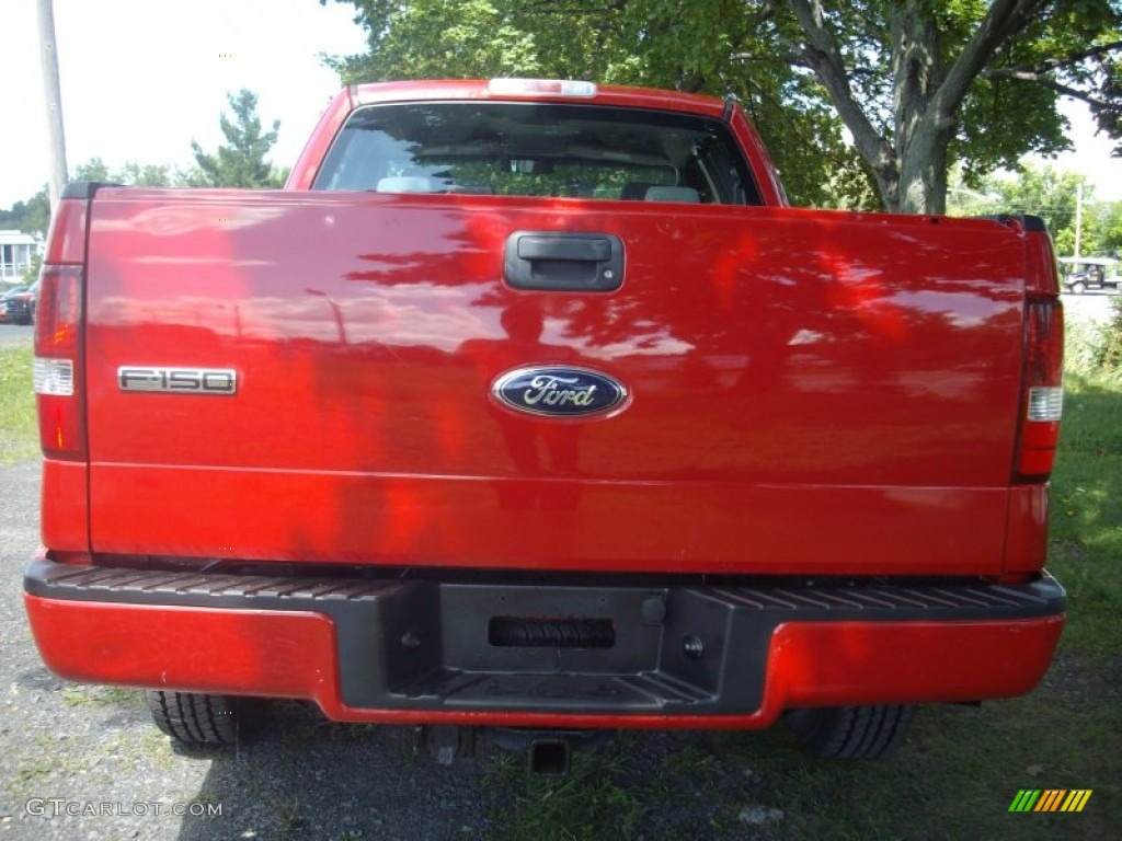 2006 F150 STX SuperCab 4x4 - Bright Red / Medium Flint photo #5