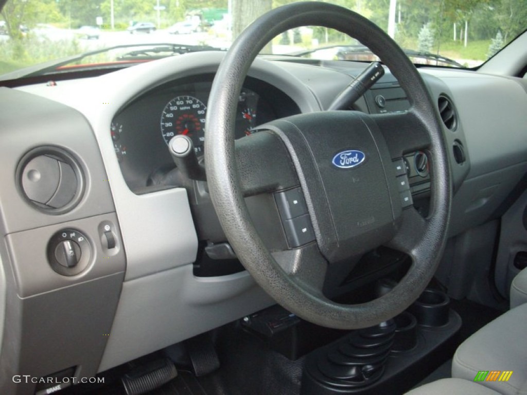 2006 F150 STX SuperCab 4x4 - Bright Red / Medium Flint photo #11
