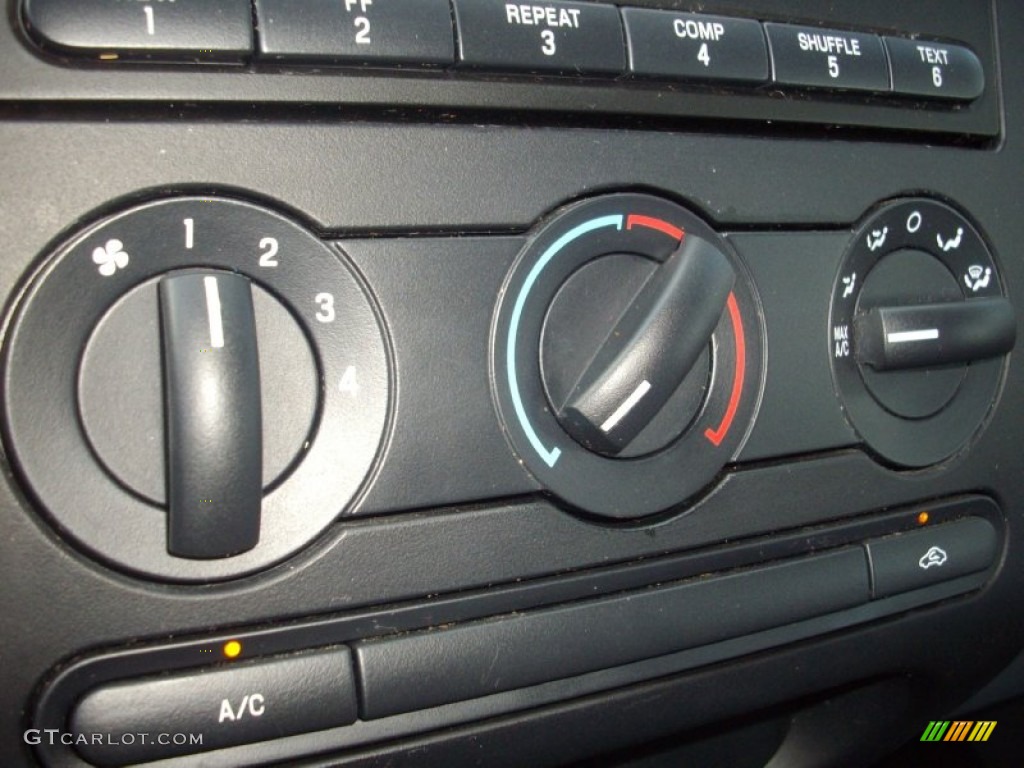2006 F150 STX SuperCab 4x4 - Bright Red / Medium Flint photo #18
