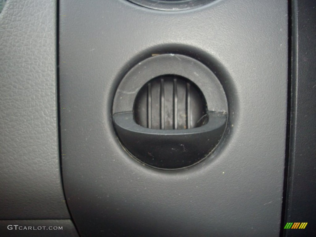 2006 F150 STX SuperCab 4x4 - Bright Red / Medium Flint photo #23
