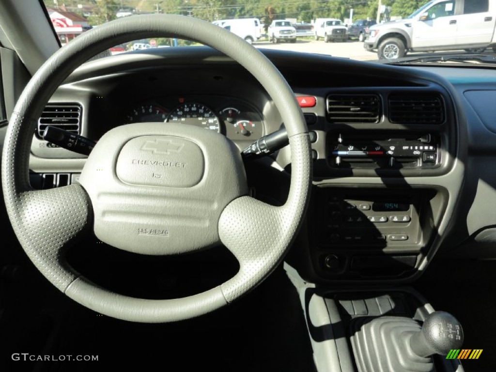 2002 Chevrolet Tracker 4WD Hard Top Medium Gray Steering Wheel Photo #53300352