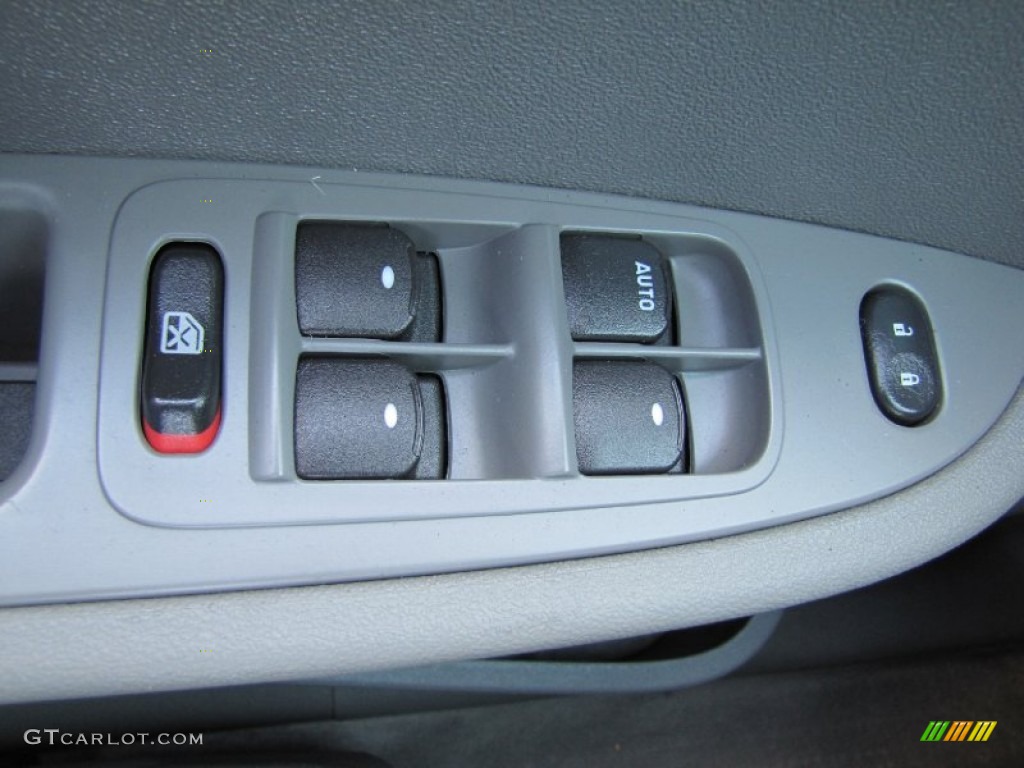 2008 Chevrolet Malibu LS Sedan Controls Photo #53304150