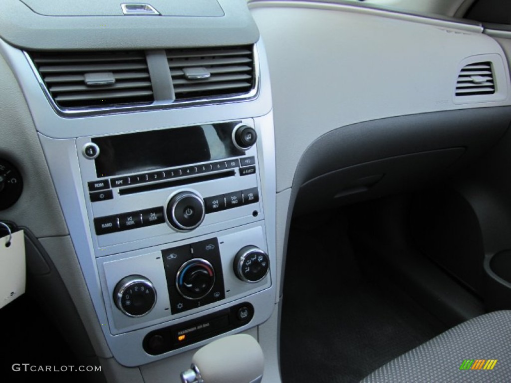 2008 Chevrolet Malibu LS Sedan Controls Photo #53304165