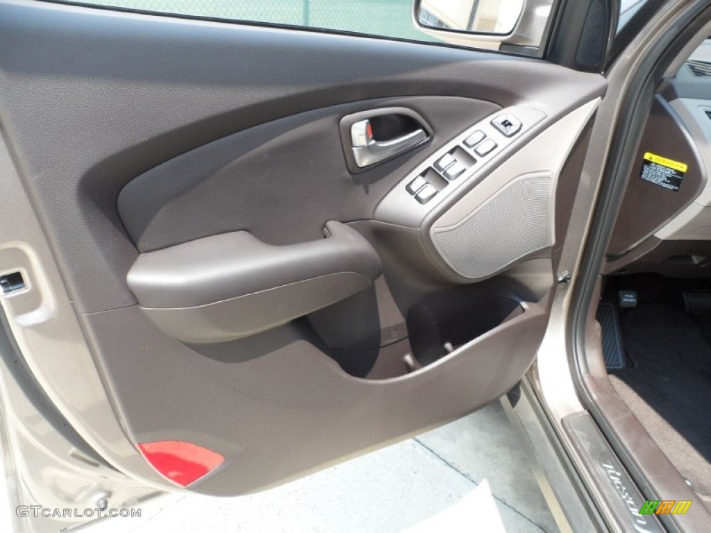 2012 Hyundai Tucson Limited Taupe Door Panel Photo #53316555