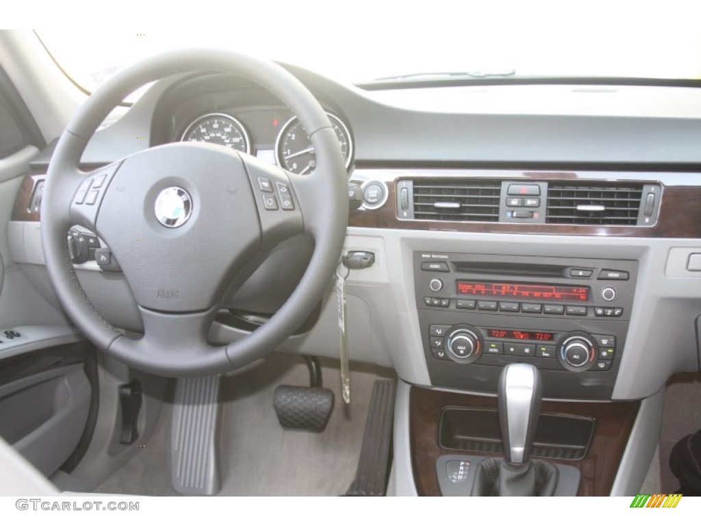 2011 3 Series 328i Sedan - Black Sapphire Metallic / Gray Dakota Leather photo #24