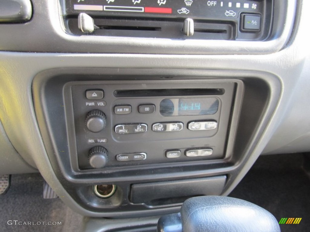 2000 Chevrolet Tracker 4WD Hard Top Audio System Photo #53318106