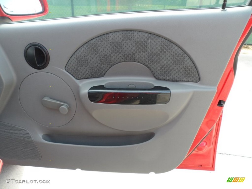 2004 Chevrolet Aveo Hatchback Gray Door Panel Photo #53319216