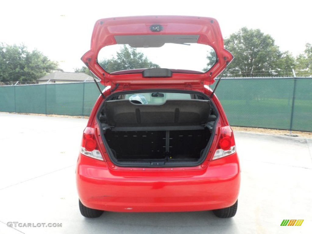 2004 Aveo Hatchback - Victory Red / Gray photo #36