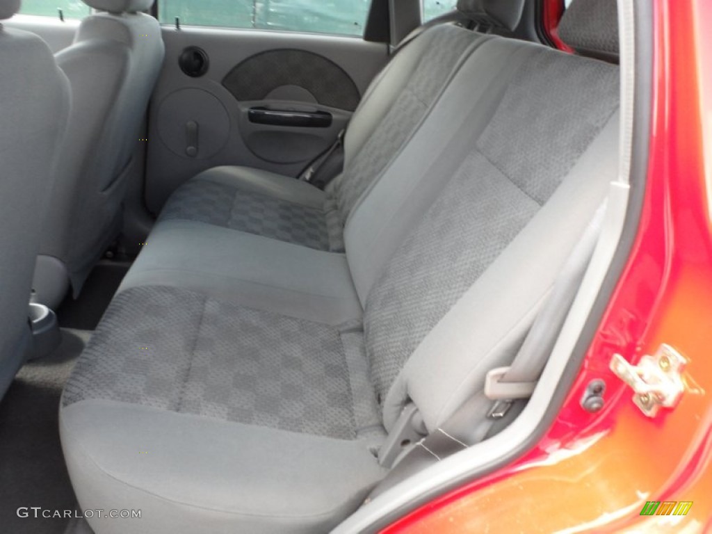 Gray Interior 2004 Chevrolet Aveo Hatchback Photo #53319360