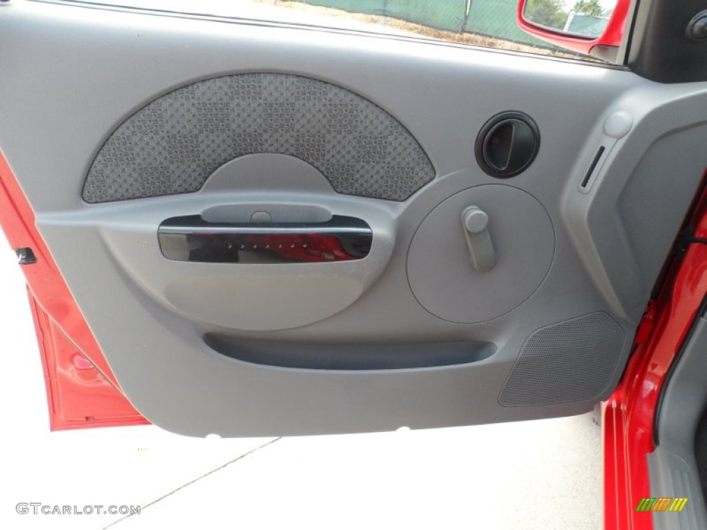 2004 Chevrolet Aveo Hatchback Gray Door Panel Photo #53319378