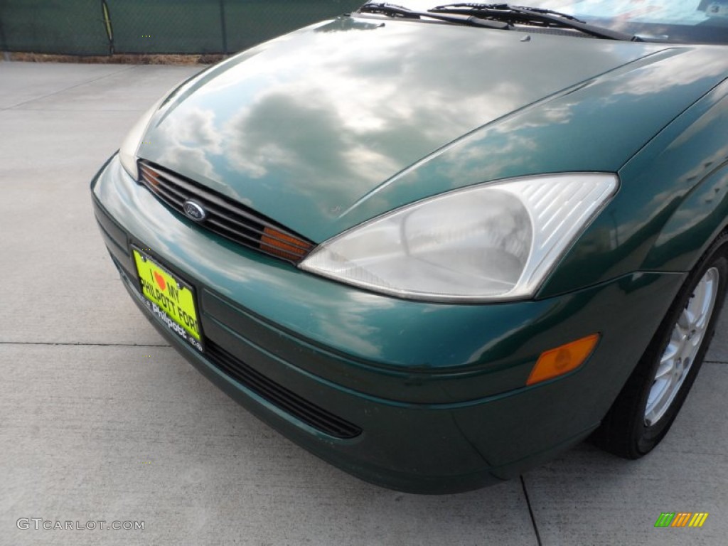 2000 Focus ZTS Sedan - Rainforest Green Metallic / Medium Parchment photo #11