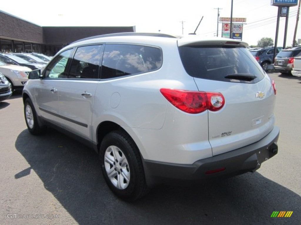 2012 Traverse LS AWD - Silver Ice Metallic / Dark Gray/Light Gray photo #5