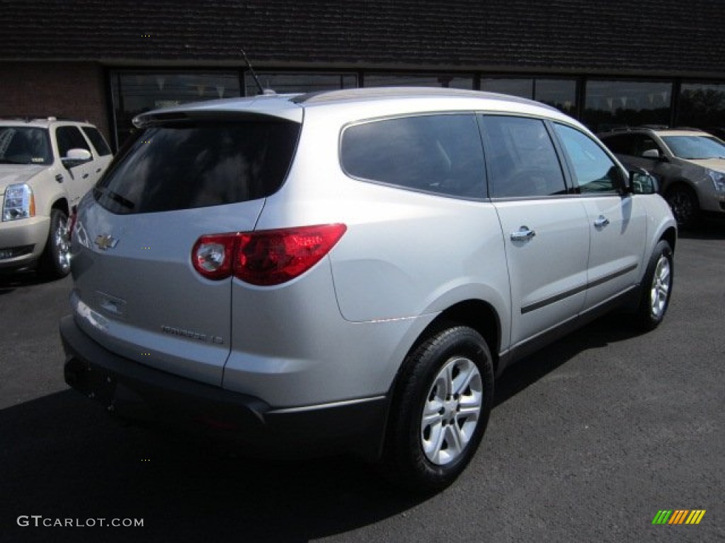 2012 Traverse LS AWD - Silver Ice Metallic / Dark Gray/Light Gray photo #7