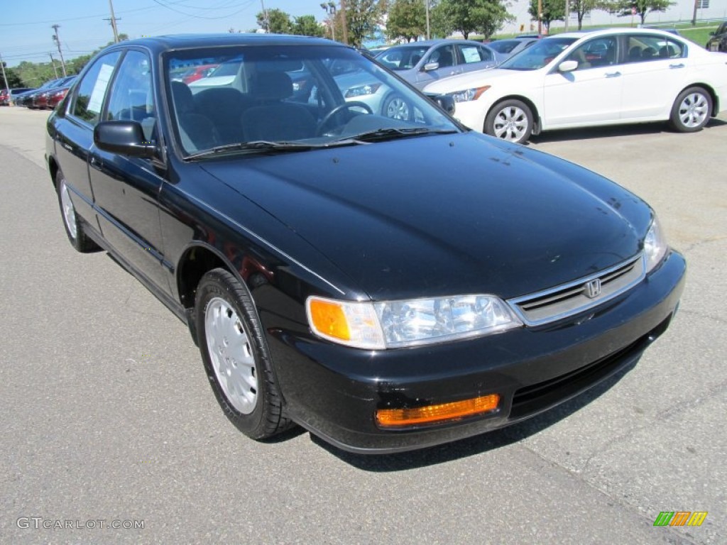 1997 Accord EX Sedan - Flamenco Black Pearl / Black photo #8