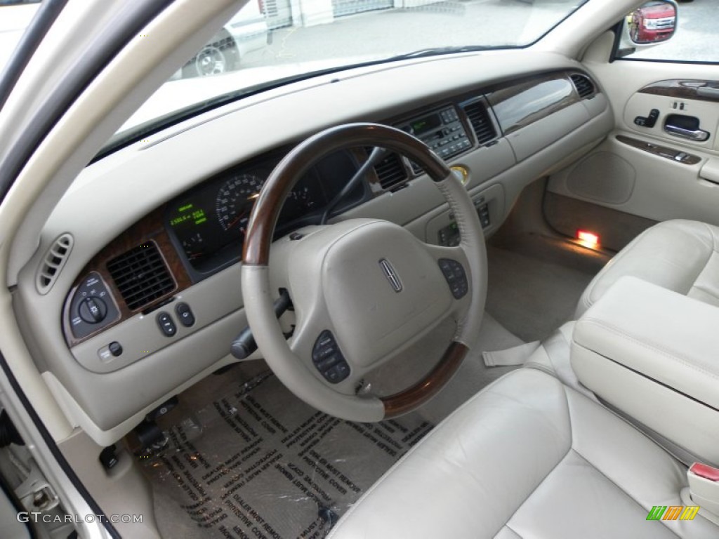 Light Parchment Interior 2002 Lincoln Town Car Cartier Photo #53327002
