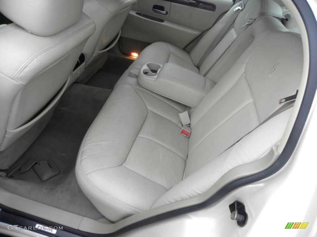 Light Parchment Interior 2002 Lincoln Town Car Cartier Photo #53327011