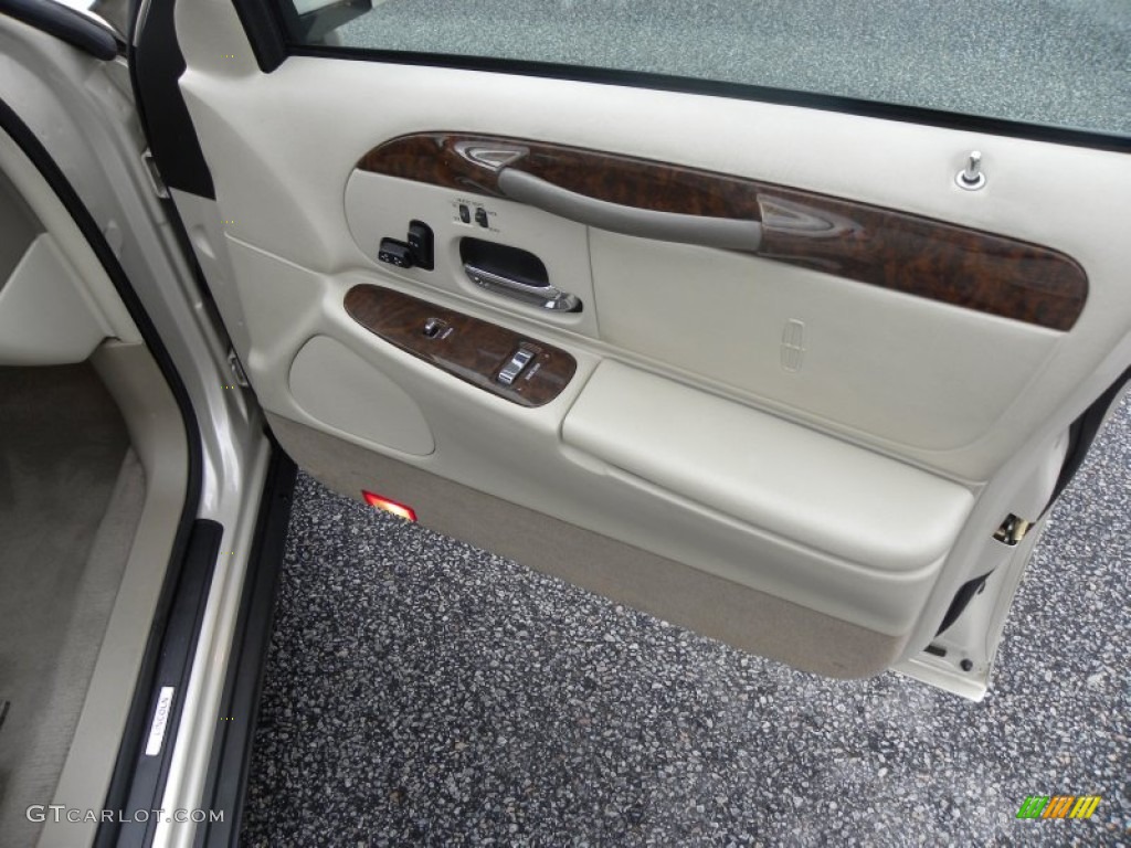 2002 Lincoln Town Car Cartier Light Parchment Door Panel Photo #53327020