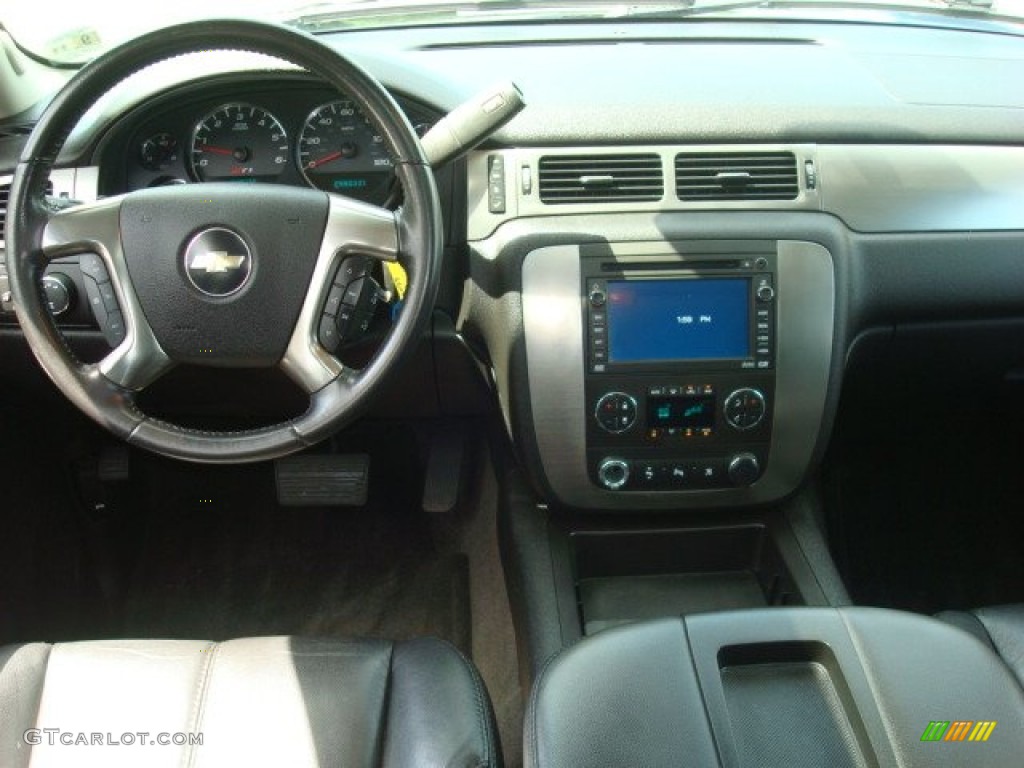 2007 Chevrolet Suburban 1500 Z71 4x4 Ebony Dashboard Photo #53336050
