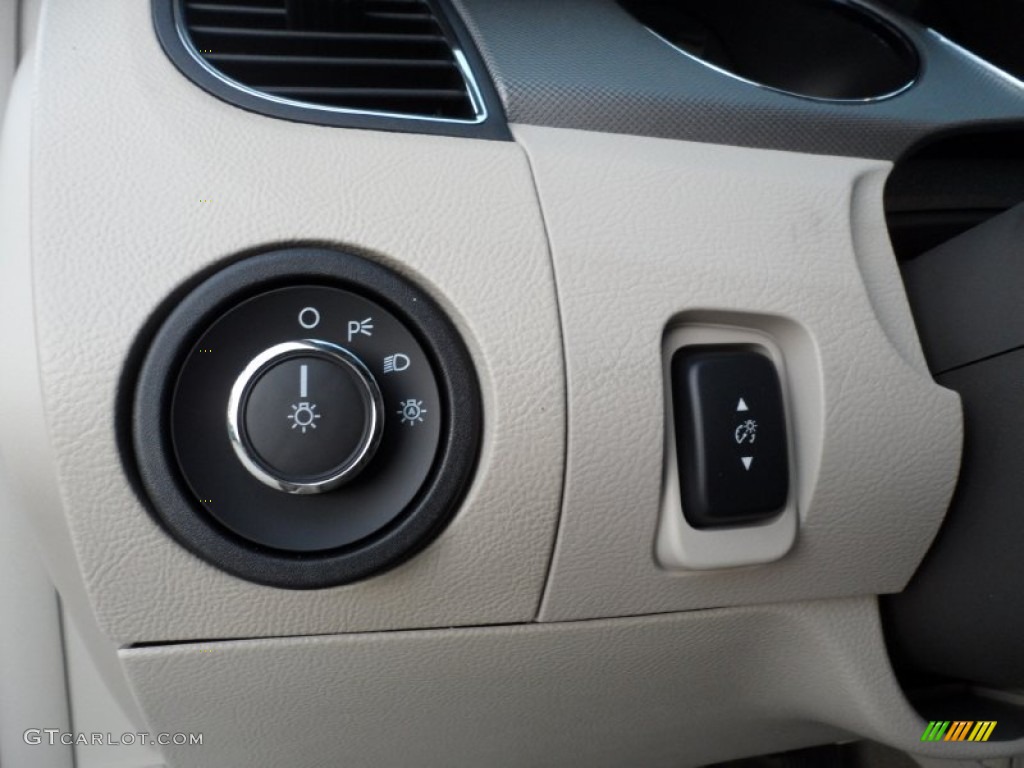 2012 Ford Taurus SE Controls Photo #53336881