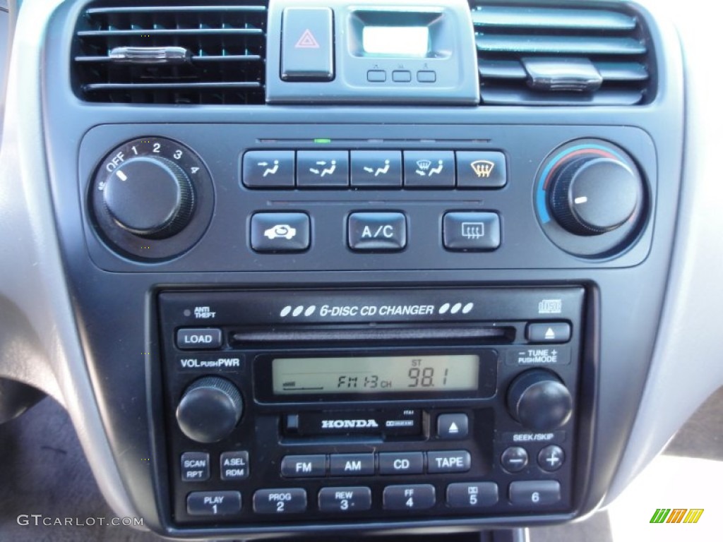 2001 Honda Accord EX-L Sedan Audio System Photos