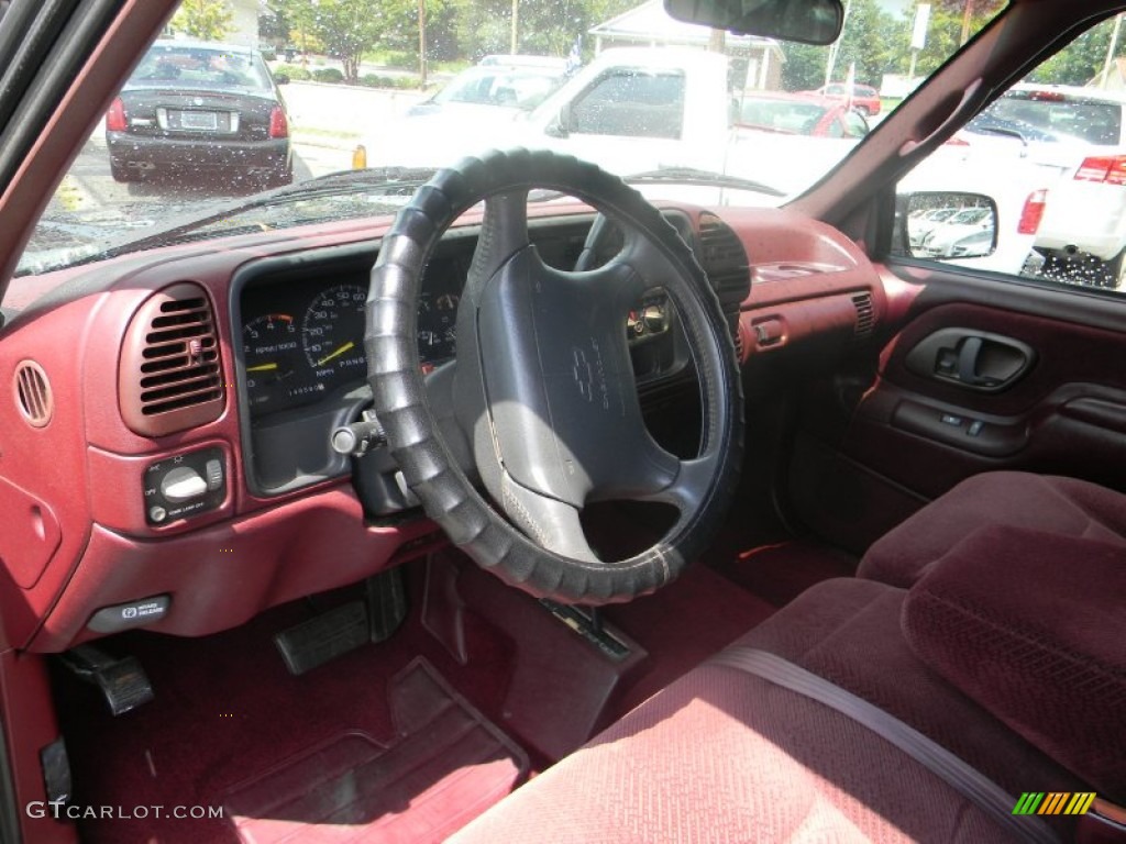 1995 C/K K1500 Regular Cab 4x4 - Black / Burgundy photo #14