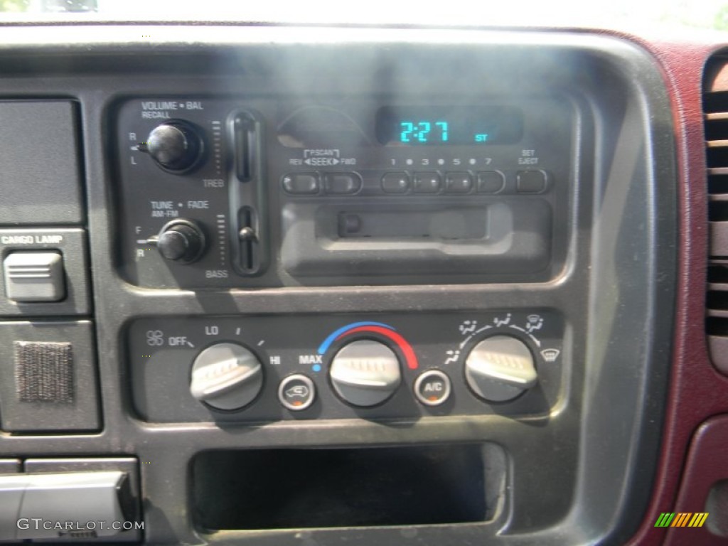 1995 Chevrolet C/K K1500 Regular Cab 4x4 Audio System Photo #53348701