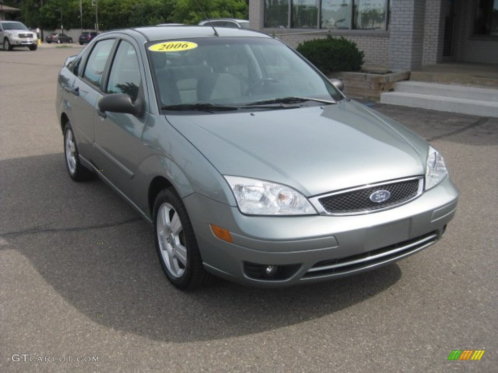 2006 Focus ZX4 SES Sedan - Light Tundra Metallic / Dark Flint/Light Flint photo #1