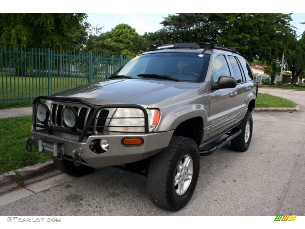 Bright Platinum Metallic Jeep Grand Cherokee