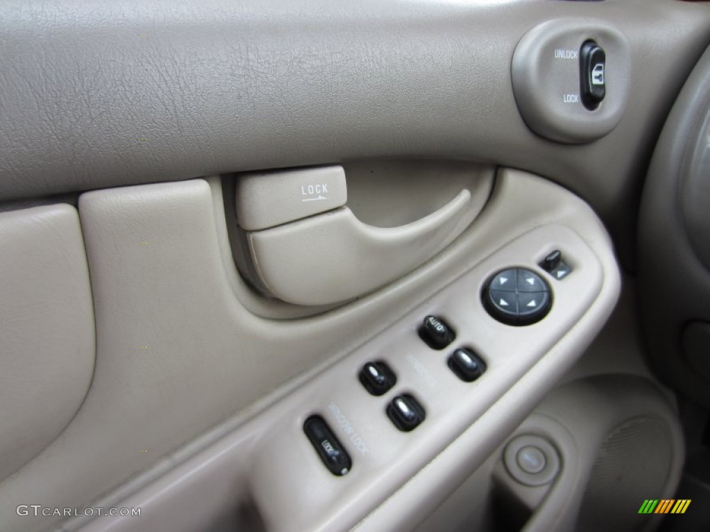 2000 Oldsmobile Alero GLS Sedan Controls Photo #53354629