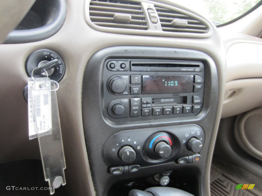 2000 Oldsmobile Alero GLS Sedan Audio System Photo #53354669