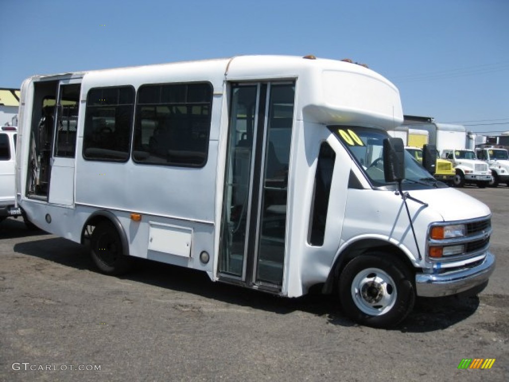 Summit White Chevrolet Express