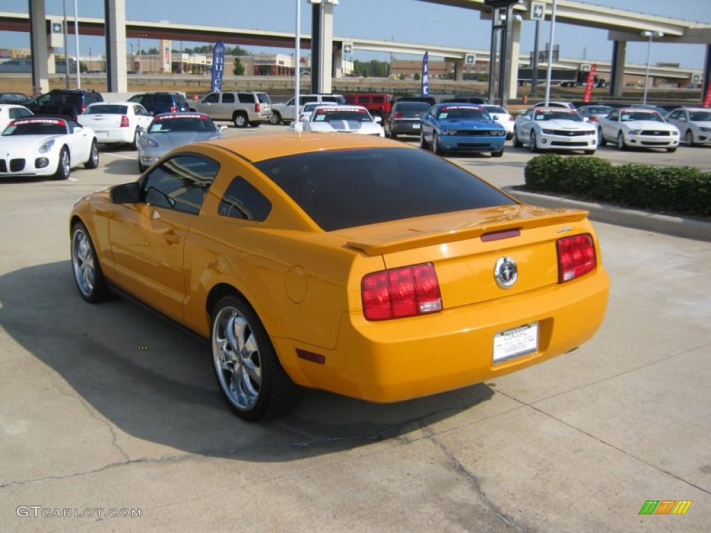2007 Mustang V6 Deluxe Coupe - Grabber Orange / Dark Charcoal photo #3