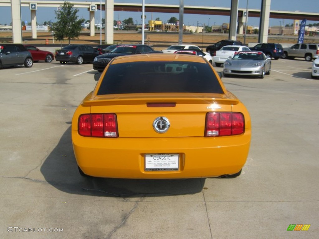 2007 Mustang V6 Deluxe Coupe - Grabber Orange / Dark Charcoal photo #4