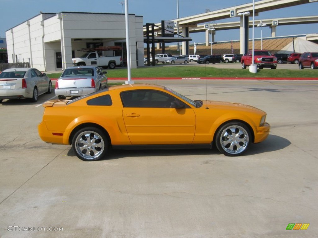 2007 Mustang V6 Deluxe Coupe - Grabber Orange / Dark Charcoal photo #6