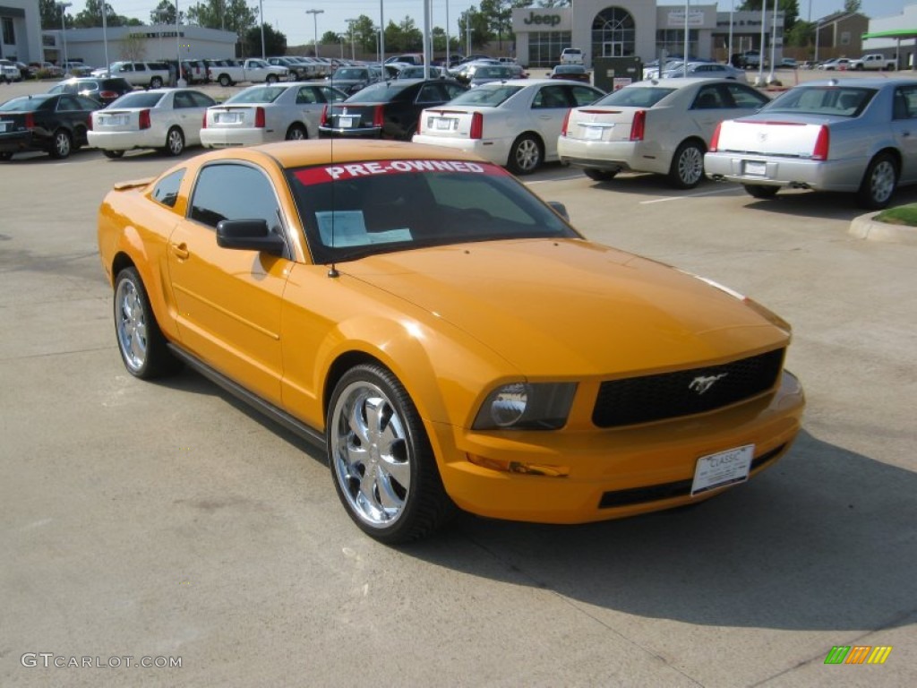 2007 Mustang V6 Deluxe Coupe - Grabber Orange / Dark Charcoal photo #7
