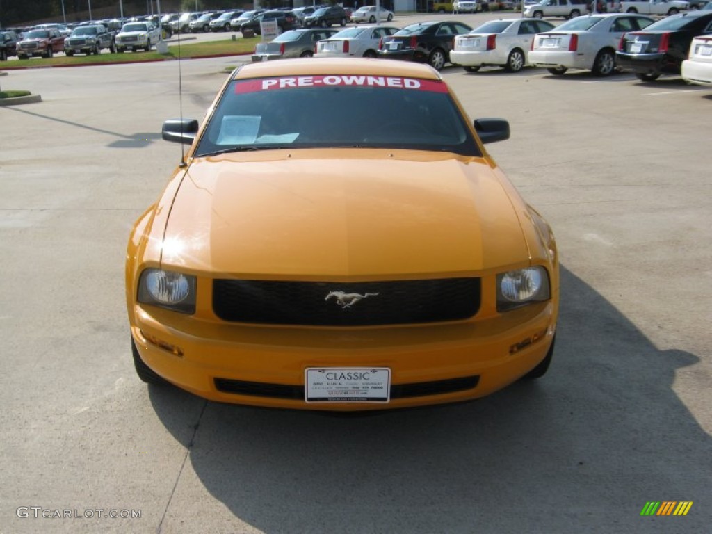 2007 Mustang V6 Deluxe Coupe - Grabber Orange / Dark Charcoal photo #8