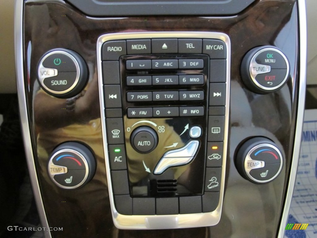 2012 Volvo XC70 3.2 AWD Controls Photo #53367317