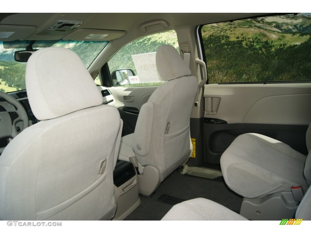 2011 Sienna LE AWD - Super White / Bisque photo #7