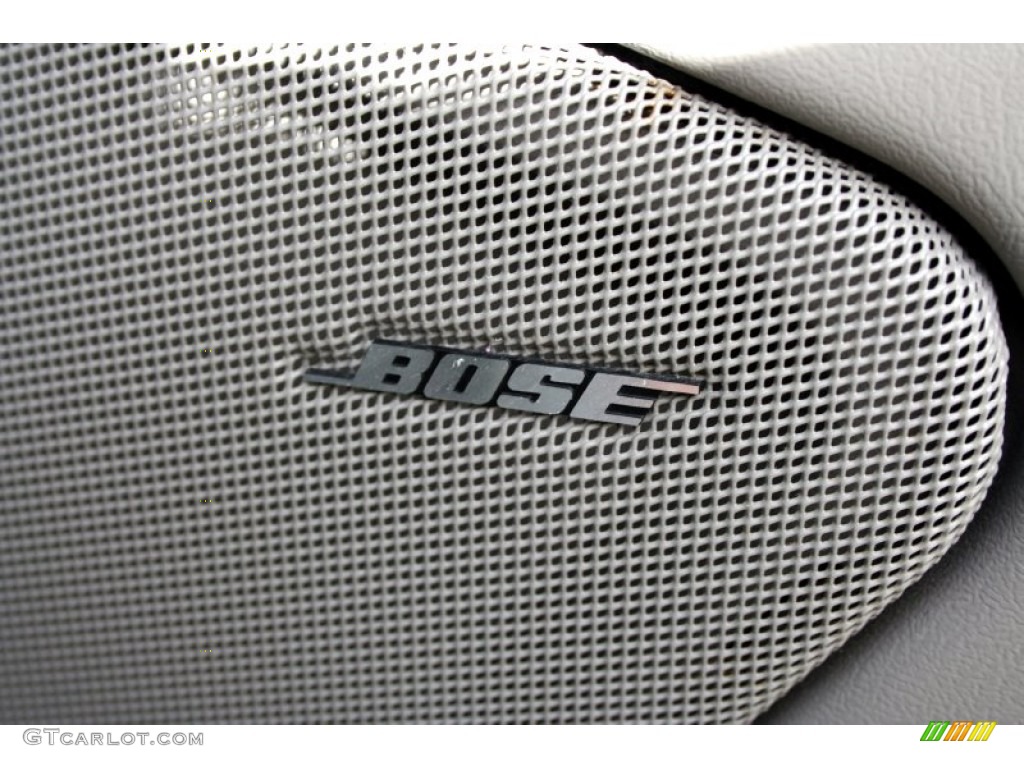 2003 Chevrolet Suburban 2500 LS 4x4 Audio System Photo #53375375