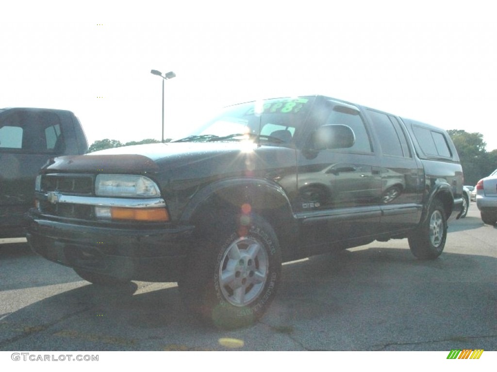2004 S10 LS Crew Cab 4x4 - Black / Graphite photo #3