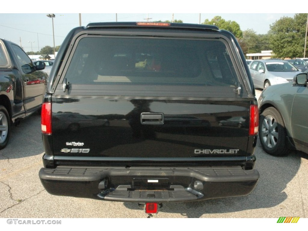 2004 S10 LS Crew Cab 4x4 - Black / Graphite photo #5