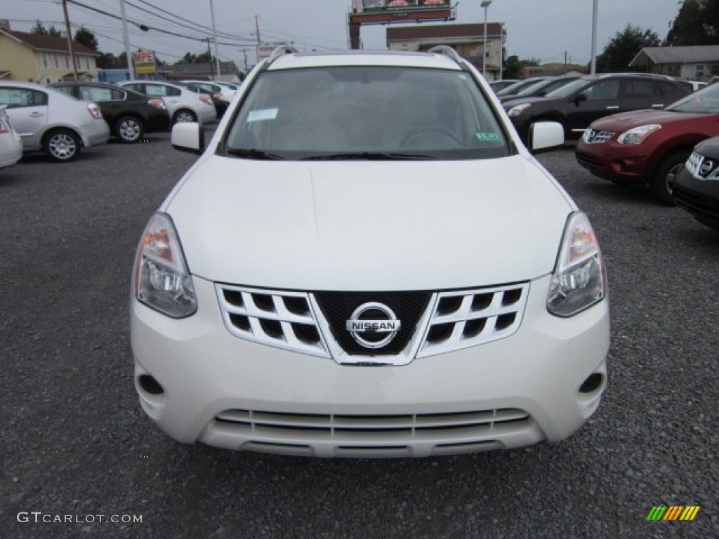 2011 Rogue SV AWD - Pearl White / Gray photo #2